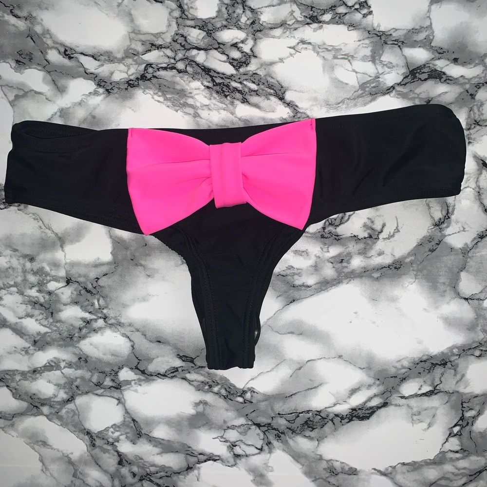 🎀Cheeky black bikini bottoms with hot pink bow M